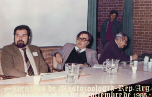 Angel Spotorno, Osvaldo Reig, Virgilio Roig y Marcelo Ortells en las I Jornadas Argentinas de Mastozoología (1985)