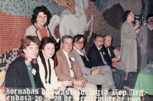 Graciela Navone, Jovita Rabey, Dolores Castro, Rosendo Pascual, Osvaldo Reig, Jorge Cajal, Claes Olrog, Gunilla B. de Olrog y Ricardo Ojeda en las I Jornadas Argentinas de Mastozoología (1985)